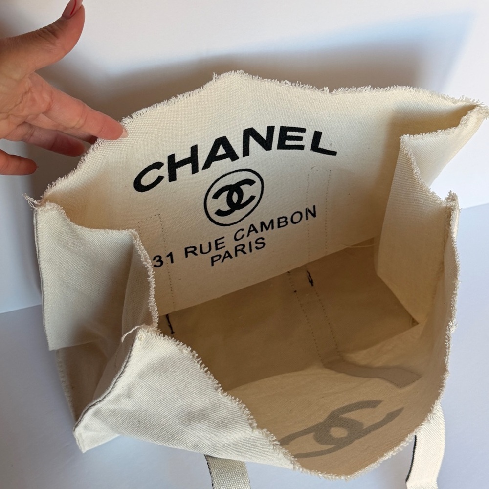 GWP/VIP CHANEL CAMBON Cream Canvas Tote with Black Logo Raw Edges W/insert